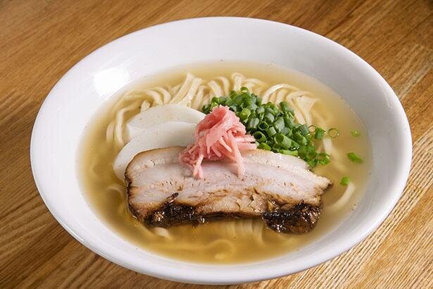 打ち立て麺の名店｢麺や 七彩｣が沖縄そばをオマージュした限定麺を考案！