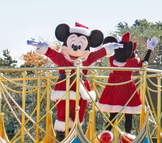 サンタ姿のミッキーがミニパレードに登場 東京ディズニーリゾートでクリスマスを楽しもう コラム 緑のgoo