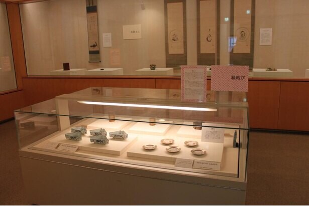 縁起の良い茶道具がそろう、福井県福井市で企画展「福を呼ぶ茶道具」が開催中