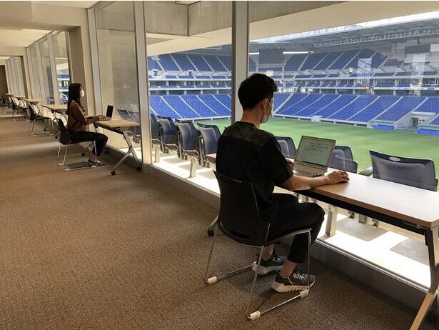 スタジアムがオフィスに ガンバ大阪がニューノーマルなテレワークプラン パナスタワーク を開始 コラム 緑のgoo