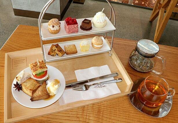 “小さなお菓子”が可愛過ぎる！スターバックス「ロースタリー東京」のアフタヌーンティー