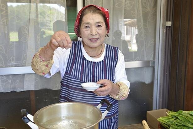 75歳のユーチューバー・川原恵美子さん。郷愁を誘う料理レシピと、常識をくつがえす調理法で1年足らずでチャンネル登録者数32万人超えに！