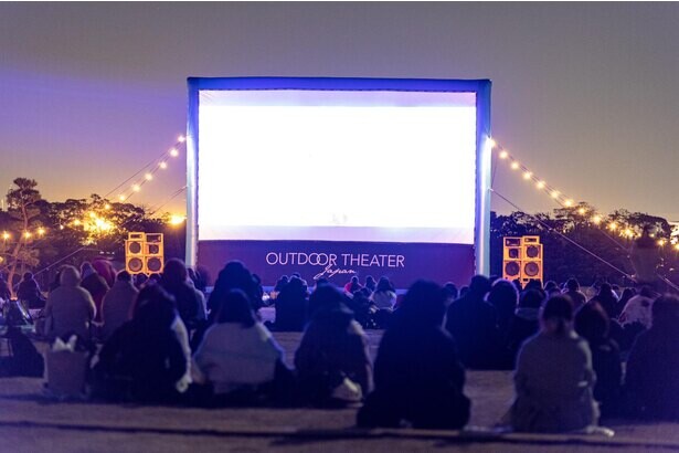 夜桜の下で野外映画を楽しむ『夜桜シアター supported by OUTDOOR THEATER JAPAN』開催