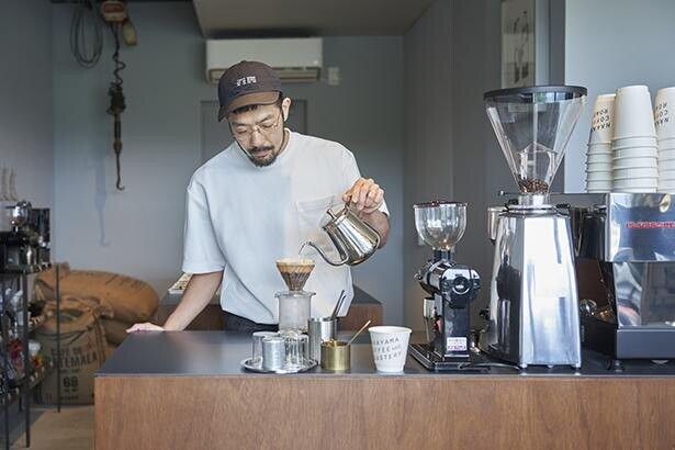 コーヒーで旅する日本／関西編｜音楽の道からコーヒーの世界へ。移動販売から始まった辺境のロースターの進化の軌跡。「中山珈琲焙煎所」