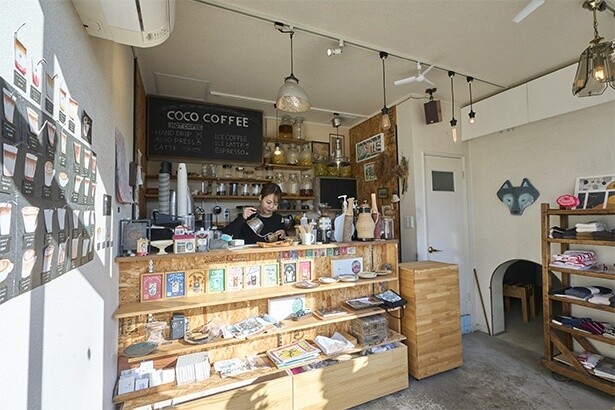 コーヒーで旅する日本／関西編｜コーヒーを介して人のつながりを広げる、小さな店にあふれる“新しい出会い”の芽。「COCO COFFEE」
