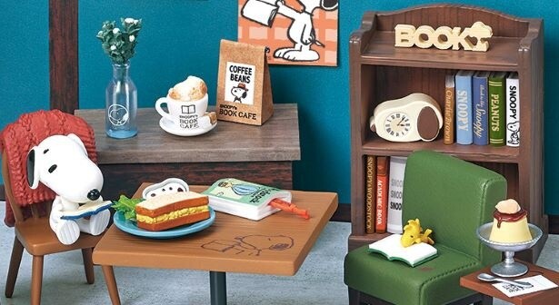 スヌーピーの「ミニチュアシリーズ」最新作！“ブックカフェ”がテーマのおしゃれなデザイン