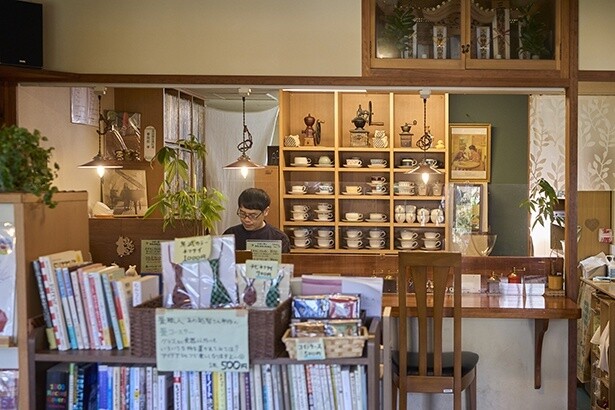 コーヒーで旅する日本／四国編｜のどかな一軒家で、レコードの音色とコーヒーの香りがつなげる同好の縁。「オオカミ珈琲」