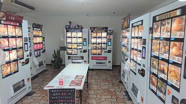 人気の“キャビアガチャ”なども！多彩な冷凍自販機がそろう24時間無人営業の「冷食万博～グルメEXPO365～」が話題