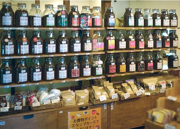 コーヒーで旅する日本／九州編｜1号店開業から福岡市東エリアで愛されて36年。「香椎参道Nanの木」が目指すのは“まちのオアシス”