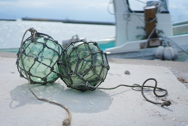 「青森の美しい景色を守りたい」不要な漁業用のガラス製浮玉をアップサイクル(創造的再利用)したグラスウェアが誕生、その想いとは？