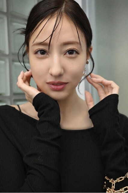 モデルの愛甲千笑美「今年は1st写真集が出せて本当によかった！一生の宝物です！」