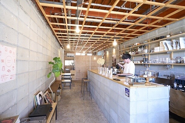 コーヒーで旅する日本／四国編｜徳島のコーヒーシーンに注目の新風。「トーコーヒー」が地元に広げる、個性際立つ浅煎りの醍醐味