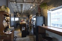 コーヒーで旅する日本／関西編｜始まりは小さなスタンドから。進化を続ける「Coffee Labo frank…」が広げる、コーヒーショップの新提案