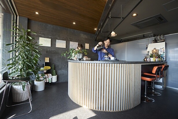 コーヒーで旅する日本／四国編｜コーヒー片手に過ごす時間に惹かれて。「cafe／shop MINATOHE」に現れる、今ここにしかない憩いの風景