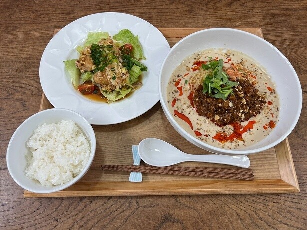デニーズなら予約なしで食べられる！日本を代表するラーメンの名店「飯田商店」店主監修担々麺のお味とは？