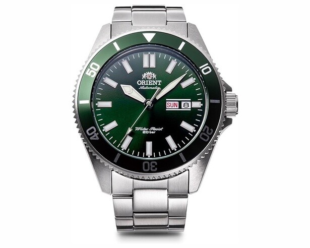 グリーンの艶が大人を魅せる。【オリエント】の腕時計をAmazonセールだけの特別プライスでチェック！