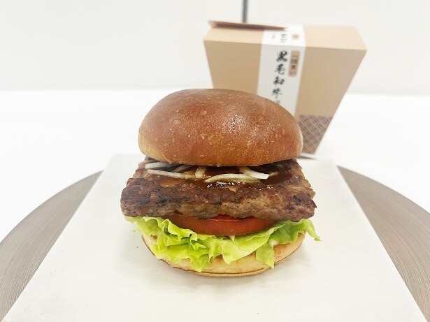 今年もモスからご褒美バーガー登場！今度の「一頭買い 黒毛和牛バーガー」は山わさび醤油仕立て