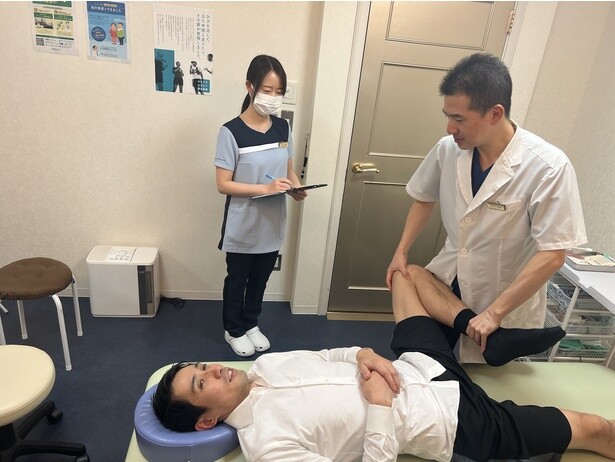 誰にでもリスクがある「膝関節症」の最先端の治療法を聞いてみた！30～50代のデスクワーカーも要注意