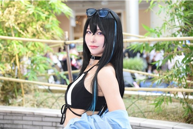 水着姿のVTuber・一ノ瀬うるはに扮するコスプレイヤー「お腹が出ないよう“食の誘惑”を我慢するのがつらかった」