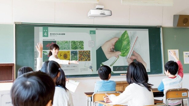 学校から黒板が消える日!?老舗の黒板メーカーが語る「ハイブリッド黒板」の開発秘話と業界の展望