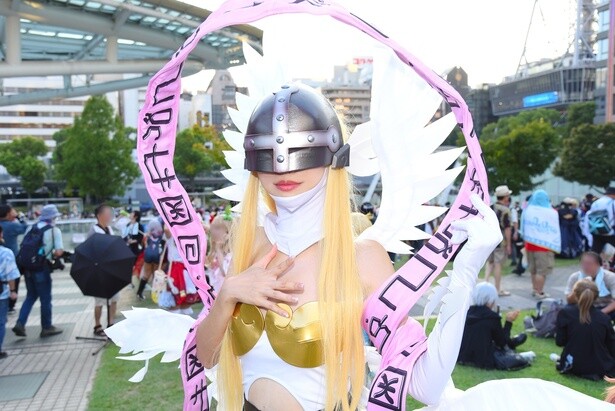 「デジモンアドベンチャー」エンジェウーモンに扮するコスプレイヤー「あでやかな雰囲気の再現にこだわりました」