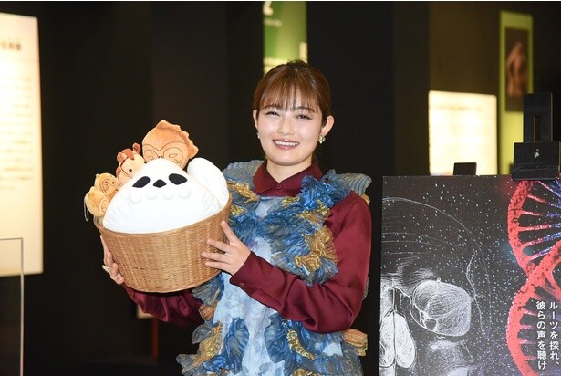 井上咲楽が“ゲノム解析コーデ”で人骨の魅力を語る…国立科学博物館にて特別展「古代DNA ー日本人のきた道ー」が開催
