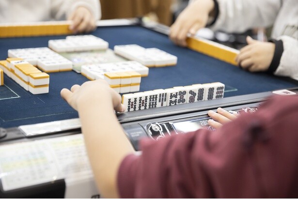 習いごとに「麻雀」!? 子どもたちにブームの麻雀は学力向上にも効果アリ？人気の麻雀教室に行ってみた！