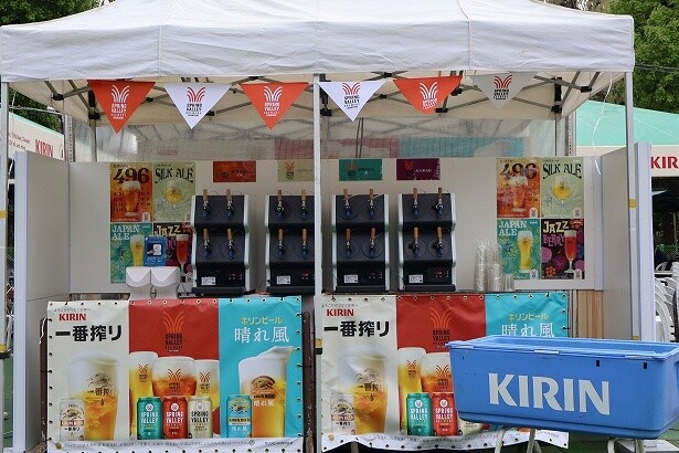 緑の中で乾杯！今年も「森のビアガーデン」の季節がやってきた！