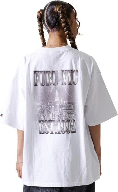 1枚でキマるストリートスタイル！【フブ】のカレッジロゴTシャツで個性を引き出す。Amazonで販売中！