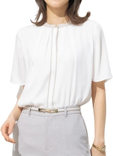仕事服でも妥協しない。【アオキ】の半袖ブラウスが“きちんと感”と涼やかさを同時に叶える！Amazonで販売中！