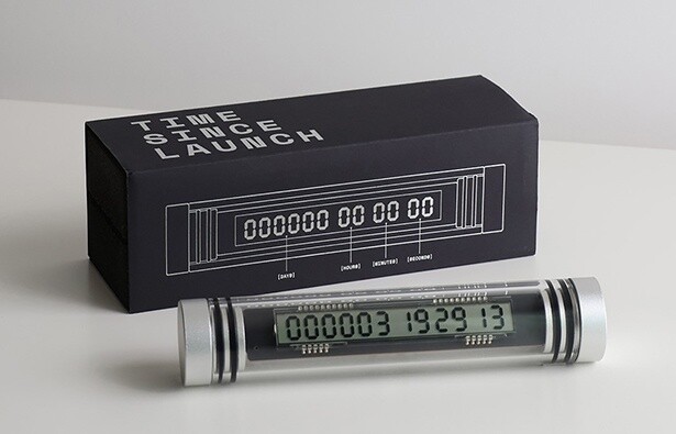 2738年カウントし続けるパーソナルタイマー「ecniS〜time since launch〜」が、累計販売数7000本を突破！