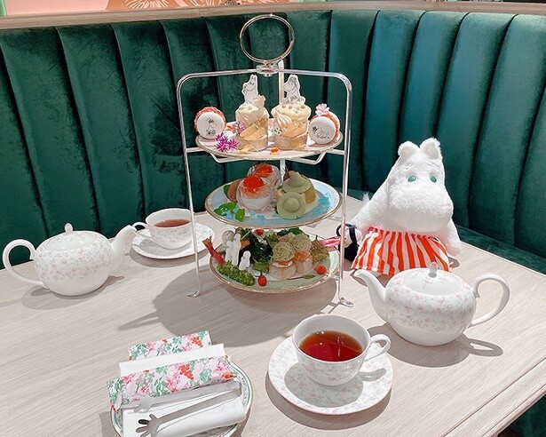 ラグジュアリーな空間でムーミンママがおもてなし！「ムーミンカフェ フローラルバレー」が表参道に誕生