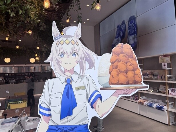 怪物級の“オグリ盛り”に挑戦!?推し活経済評論家・横川楓がアニメ『ウマ娘 シンデレラグレイ』カフェを体験