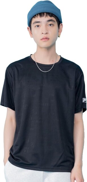 ストリートにもスポーツにも！【フィラ】の快適素材Tシャツで魅せるメンズ夏服スタイル!Amazonで販売中！
