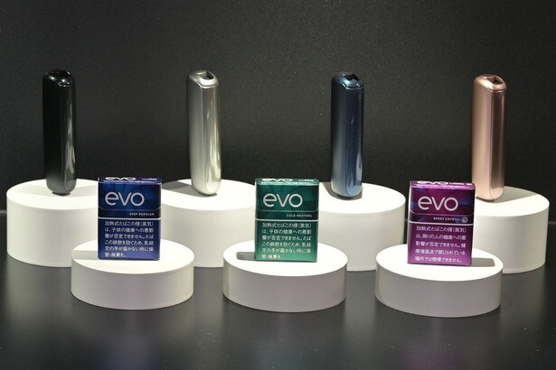 JTの加熱式たばこ「プルーム」シリーズに最新デバイス「Ploom AURA」と新銘柄「EVO」が登場！コンビで最適化された味わいに