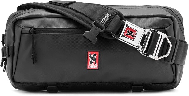 人間工学に基づいた成型パッドや多彩な機能→【クローム】ボディバッグが28%OFF！「Amazonセール」に登場！