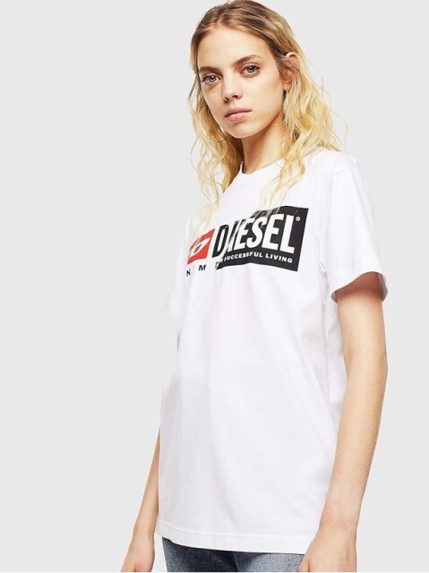 新旧のDIESELロゴを組み合わせた【ディーゼル】Tシャツが「Amazonタイムセール」10%OFF！今だけ価格で登場です