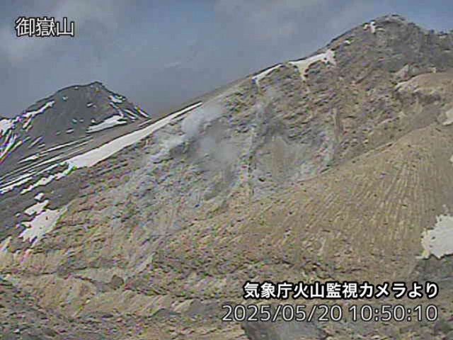 御嶽山　噴火警戒レベルを1に引き下げ　岐阜・長野の県境