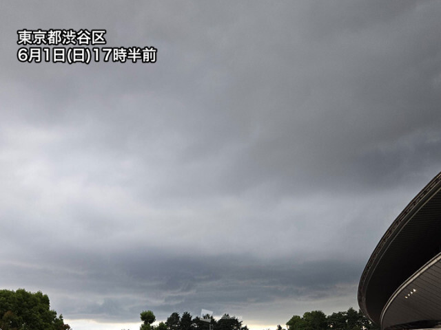 東京都内で局地的に雨雲が発達　短い時間ながらザッと降る