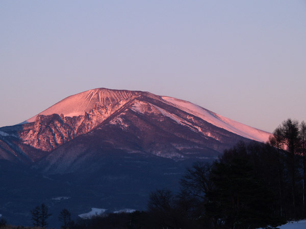 夕日に照らされる浅間山