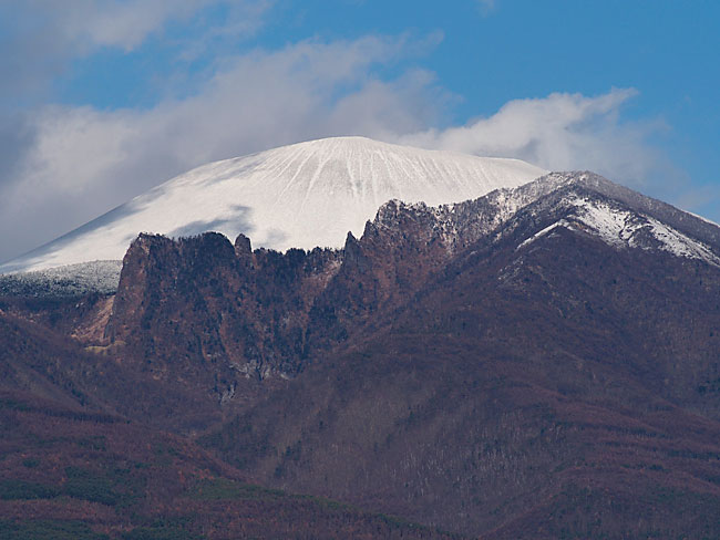 浅間山に新雪